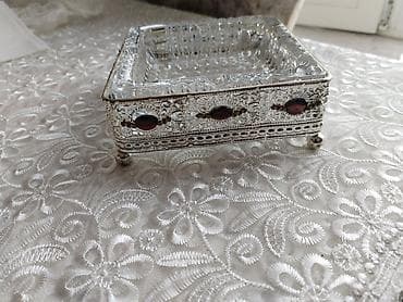 ev qapilari: Məhsul: Dekorativ külqabı (kvadrat formalı) Təsvir: - Material: Şüşə — 5