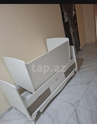 Uşaq beşiyi və uyğun komod dəsti yeni kimidir işlənməyib təcili