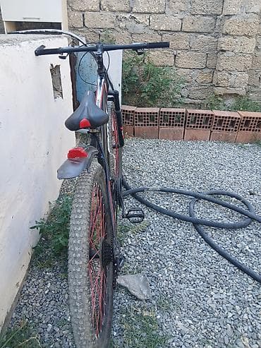 velosiped diskleri: BMX GTR-906 dağ velosipedi. Velosiped qara rəngdədir, qırmızı və ağ — 3
