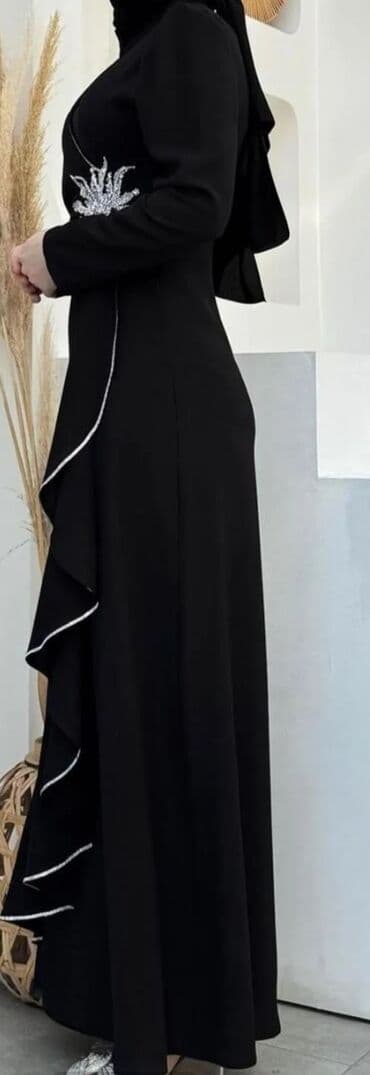вечернее платье шифоновый: Zərif detallarla bəzədilmiş uzun qara paltar - Rəng: qara - Siluet — 2