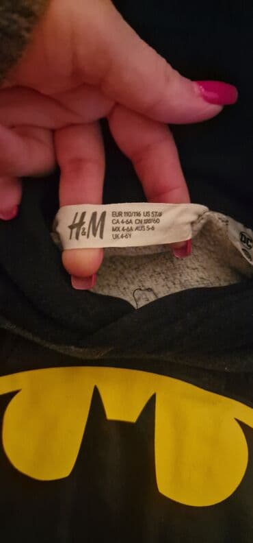 Uşaq geyimi və ayaqqabıları: H&M uşaq kapüşonlu sviter – Batman temalı - Brend: H&M (rəsmi — 3