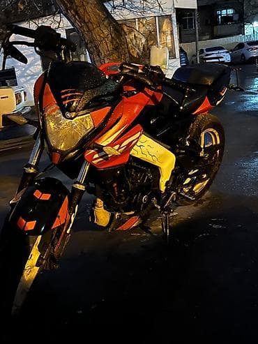 200cc: Bajaj - Pulsar NS200, 200 sm3 — 2