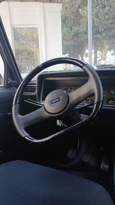 guzgu satışı: Model: Lada vaz/2107 sedan reng:qara maşin tecili elim yandida satlir — 9