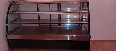 Şüşə vitrin soyuducu - 3 səviyyəli geniş vitrin sahəsi: tort, desert