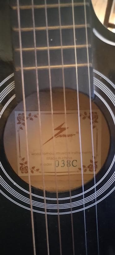 qədim tikiş maşınları: Akustik gitara, 6 sim — 3