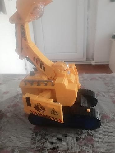 traktor oyuncaq: Tam seliqeli veziyyetde.İşığı yanır,musiqilidir.Yığılır,açılır,tam — 4