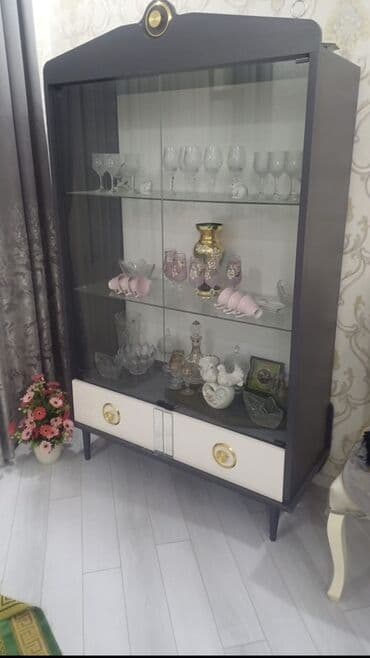 вешалки напольные для одежды деревянные дорогие: Şüşəli dolab vitrini — 1