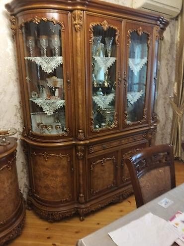 qapil: Klassik üslubda dəst vitrin və bufet mebeli - Material: ağac karkas — 2