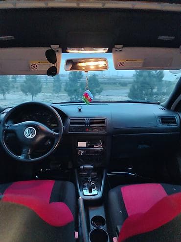 Volkswagen Jetta: 1.8 l | 2003 il Sedan — 2