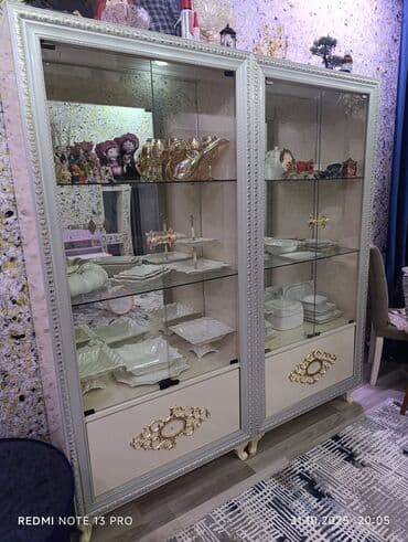 Aksesuarlar üçün vitrinlər: Şüşəli dolab vitrini, İşlənmiş — 1