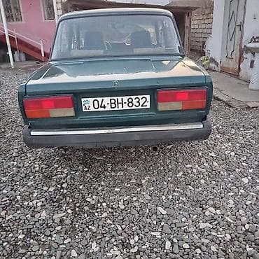 vaz zamoku: VAZ 2107 sedan – yaşıl rəng, 4 qapı, arxa ötürücülü klassik model — 1
