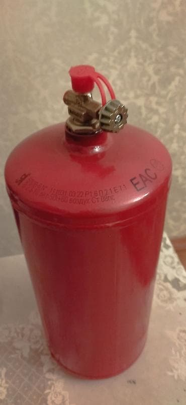 Böş içərisi təmiz balon, tutumu 6 litrə,25bar təzyiq,davamlıdir. -