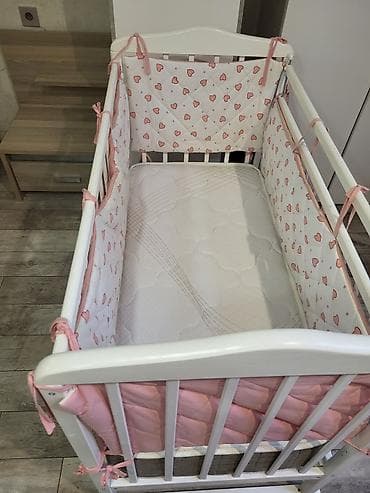 lay lay matras: Uşaq beşiyi – ağ rəngdə, yelləncək funksiyalı model. Alt hissəsi — 2