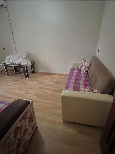 berde ev: Nərimanov Metrosu metroya 5/6 dəqiqəlik məsafədə yerləşir. Polis — 3