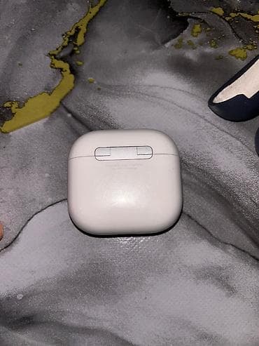 airpods tecili: AirPods 4 arginaldir!!! karobkasi yoxdur usdunde qara kabro hediye — 6
