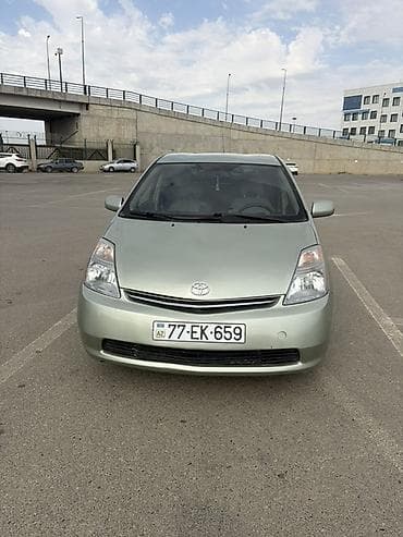 pirus diskleri: Toyota Prius, II nəsil, hibrid liftbek. - Rəng: açıq yaşıl/metallik - — 3