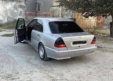bufer yamayan: Mercedes-Benz C-Class: 2.2 l | 1994 il Sedan — 4