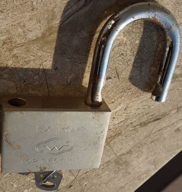 Другие товары для дома: Asma qıfıl Çin istehsalı "Ekstra" qısa asma qıfıl satılır. Ölçüsü 60 — 6