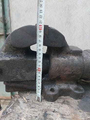 badamin qiymeti: Metal məngənə çilingər işləri üçün.Sovet istehsalı.Yaxşı vəziyyətdə — 7