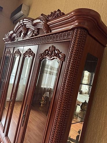 kreditle stol stul: Klassik üslubda vitrin-bufet - Material: təbii ağac (qoz rəngli) — 3