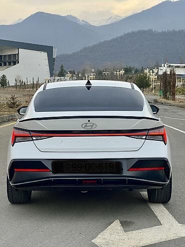 opel astra 2000: Hyundai Elantra: 1.6 l | 2024 il Sedan — 4