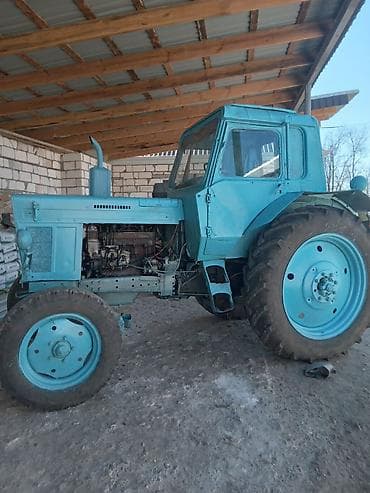 215 r13 teker: Traktor MTZ 50/52 tipli (mavi rəngdə), kabinəli. Texniki xüsusiyyət — 4