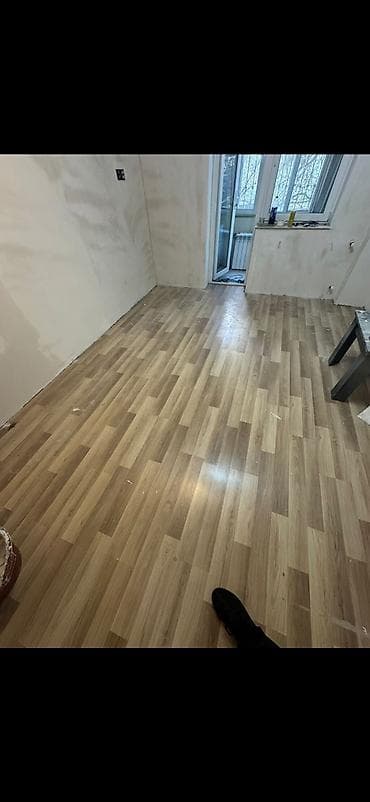 Tecili 50 kvadrat laminat satılır 250 manata (kvadrati 5 AZN ) satan