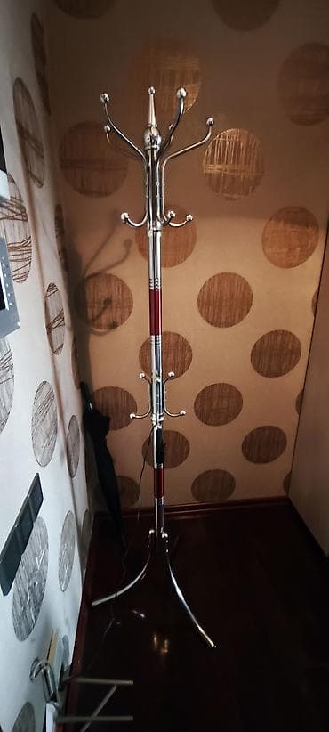 paltar sermek ucun: Metal paltar asılqanı – döşəmə tipi - Material: parlaq xrom/metaldan — 1