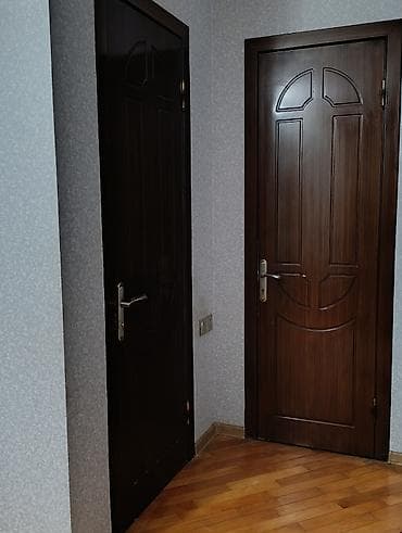 6 qapıdır. 2si hamam, tualet qapısıdır. Sex malı deyil, əldə — 2
