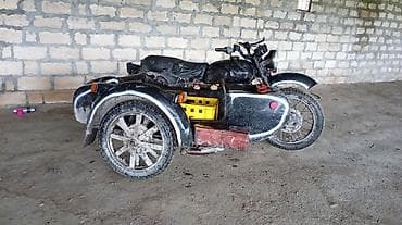 teker diski: Motoqonda qoşqulu klassik motosiklet Xüsusiyyətlər: - Yan qoşqu — 1