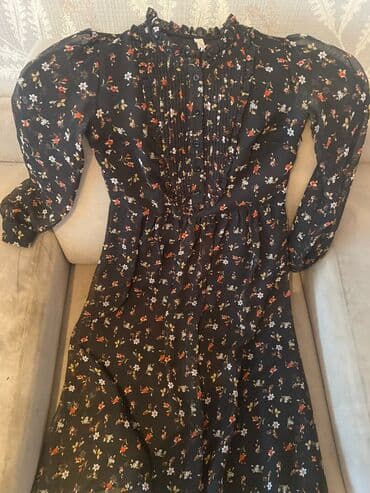 sumqayitda don: Qara fonlu, xırda çiçək naxışlı qadın donu. Uzunqol, yüngül və axıcı — 1