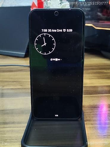 telegonlar: Nothing Phone (2a) – şəffaf arxa panel və Glyph işıqlandırma sistemi — 8