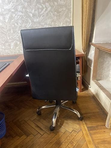 dolab ofis: TƏCİLİ‼️‼️‼️ Ofis kreslosu – yüksək arxalı, təkərli, dərimsi üzlüklə — 4