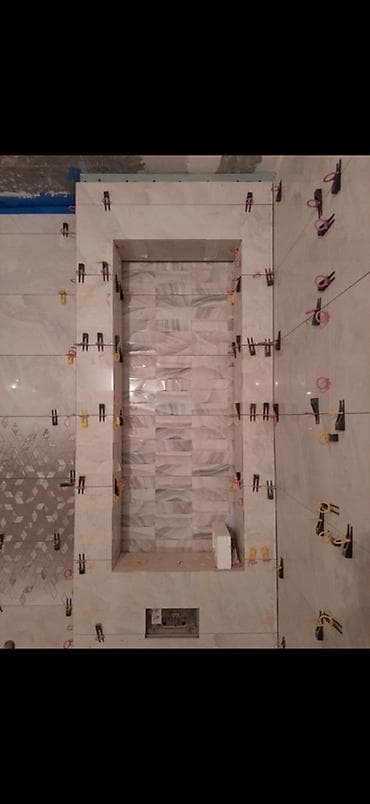 ev təmiri ustasi: Hamam/tualet üçün kafel-metlax işləri və santexnika quraşdırılması — 2