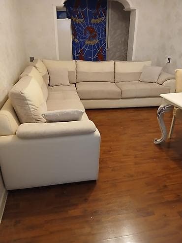 Künc divan pufiklə birgə satılır 450azn Ölçü 3×3.bazasız.açılmır Unvan