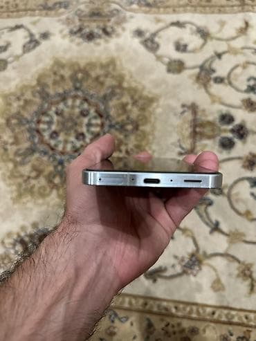 teıefon: Smartfon – tam ekranlı dizayn, mərkəzi “punch‑hole” ön kamera kəsiyi - — 3