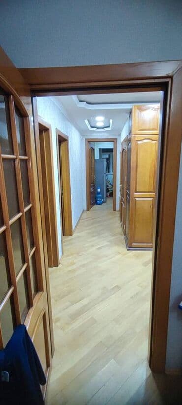 7 mikrorayon: Bakı, 3 otaqlı, Köhnə tikili, 80 kv. m — 8