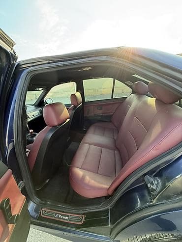 fusion spoiler: BMW 3 Seriyası E36 sedan – tünd mavi rəngdə, 4 qapılı gövdə. Klassik — 7