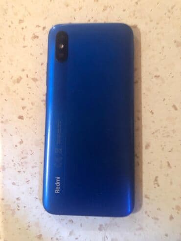 Məhsul: Redmi smartfon - Rəng: mavi arxa panel, “Redmi” loqosu ilə -