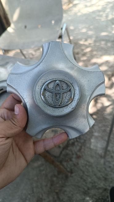Şin və təkərlər: Toyota diskinin mərkəz qapağı (center cap) - Marka/loqo: Toyota - — 1