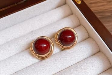 islenmis qizil sirqalar: Yenidir
Bordo rengi qalib — 4