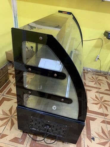 servis avadanliqlari: Vitrin soyuducu– 2 metr • Qabarıq ön şüşəli, yanları şüşəli vitrin • — 1