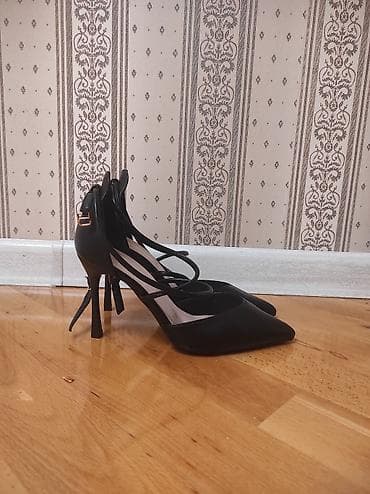 soel parfum memar ecemi: Qadın yüksək daban ayaqqabıları - Rəng: qara - Burun: iti, klassik - — 3