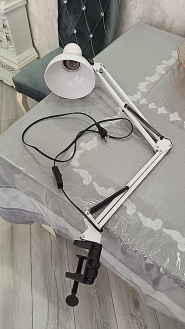 ləmpə: Yeni, masaya bərkidilən lampa təcili satılır. Ağ rəng, metal — 2
