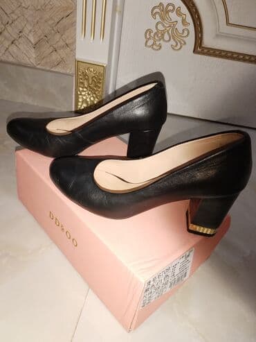 зеленые туфли: Qadın klassik tufliləri - Rəng: qara - Üst material: hamar dəri — 1