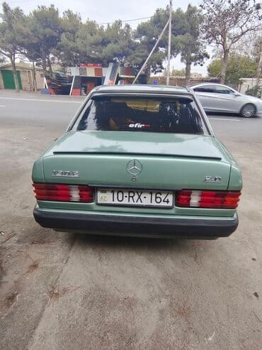mercedes geyimleri: Mercedes-Benz 190: 2 l | 1991 il Sedan — 4