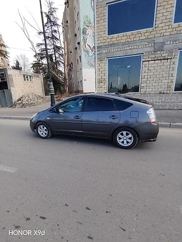 qolf car: Toyota Prius (2-ci nəsil) hibrid hetçbek - Rəng: tünd boz/boz-qara - — 3