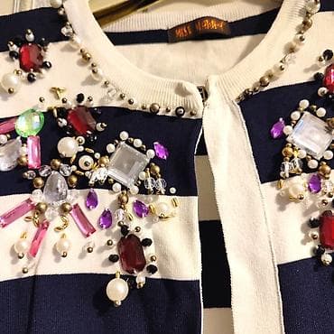 sviter: 40-42-44 razmere geden Ust geyim satilir. Qiymeti 7 manat — 2