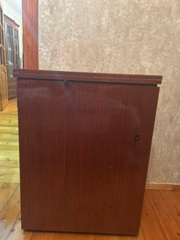 Tikiş maşını olan qatlanan kabinet - Klassik taxta tikiş kabineti