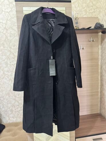 Yenidir, hec geyinilmeyib